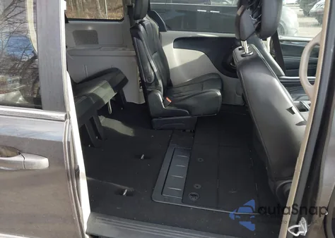 2016 Chrysler Town & Country Touring from USA, damaged, VIN 2C4RC1BG5GR245553